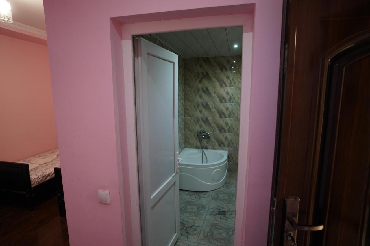 Imperator 1 Hotel Kutaisi Dış mekan fotoğraf