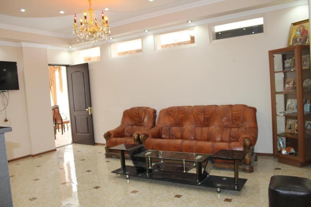 Imperator 1 Hotel Kutaisi Dış mekan fotoğraf